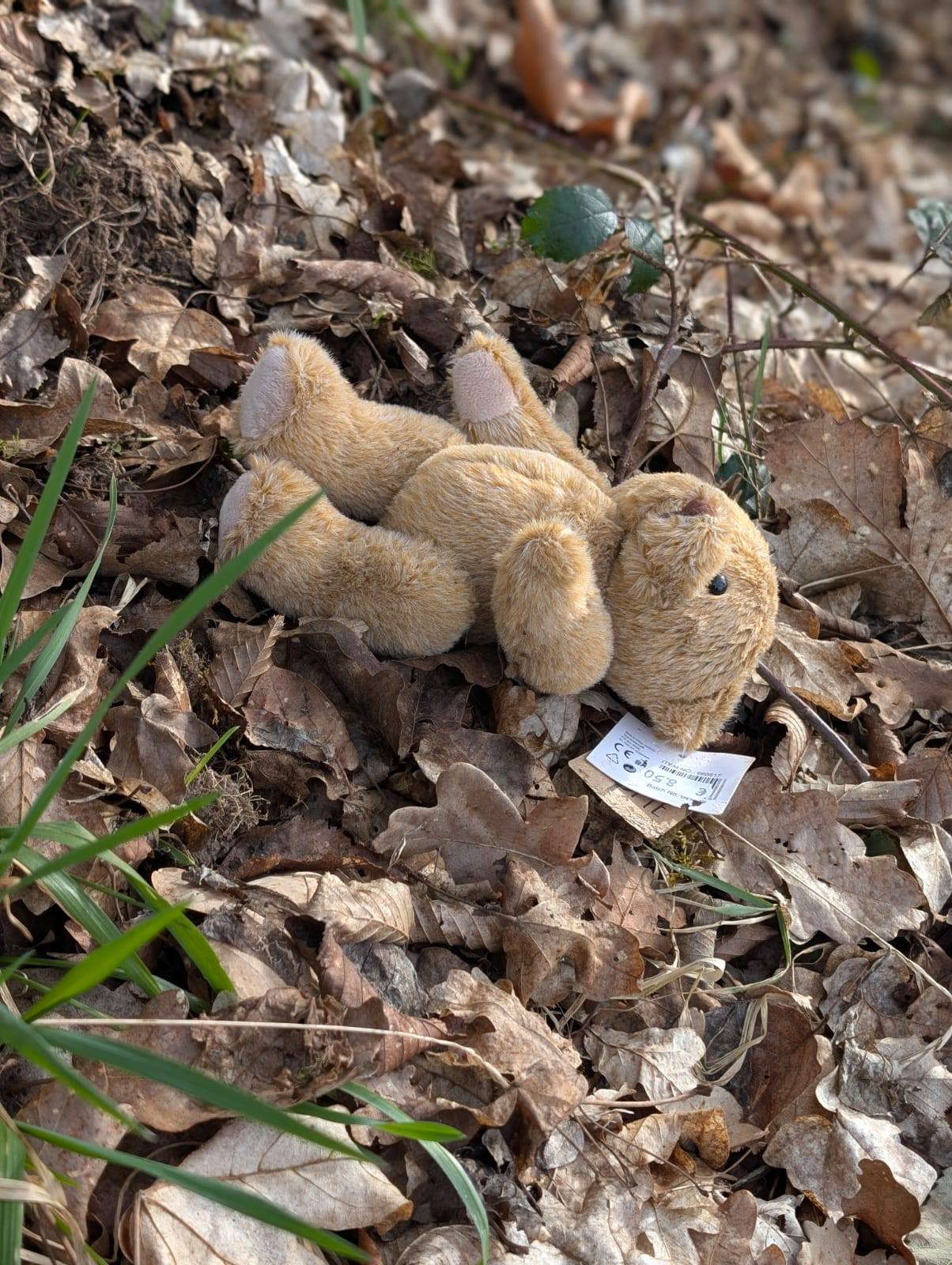 Nicht%20alles%20ist%20M%C3%BCll%20Stoffhose%20mit%20Schild Nicht%20alles%20ist%20M%C3%BCll%20Stoffhose%20mit%20Schild